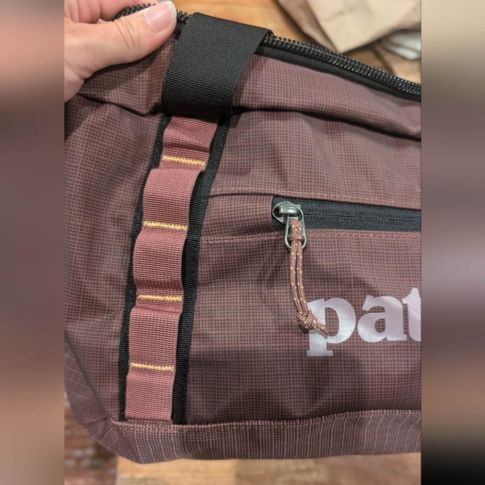 Patagonia 40L Burgundy Travel Bag - Picture 3 of 7